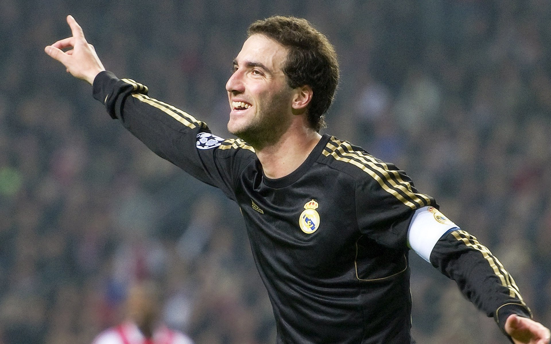 球迷安全：赛事期间安保与突发事件应对总结，赛事安保方案