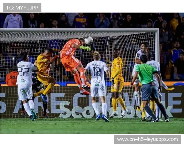 法鹰门将失误酿乌龙，格里马尔多任意球建功药厂首胜